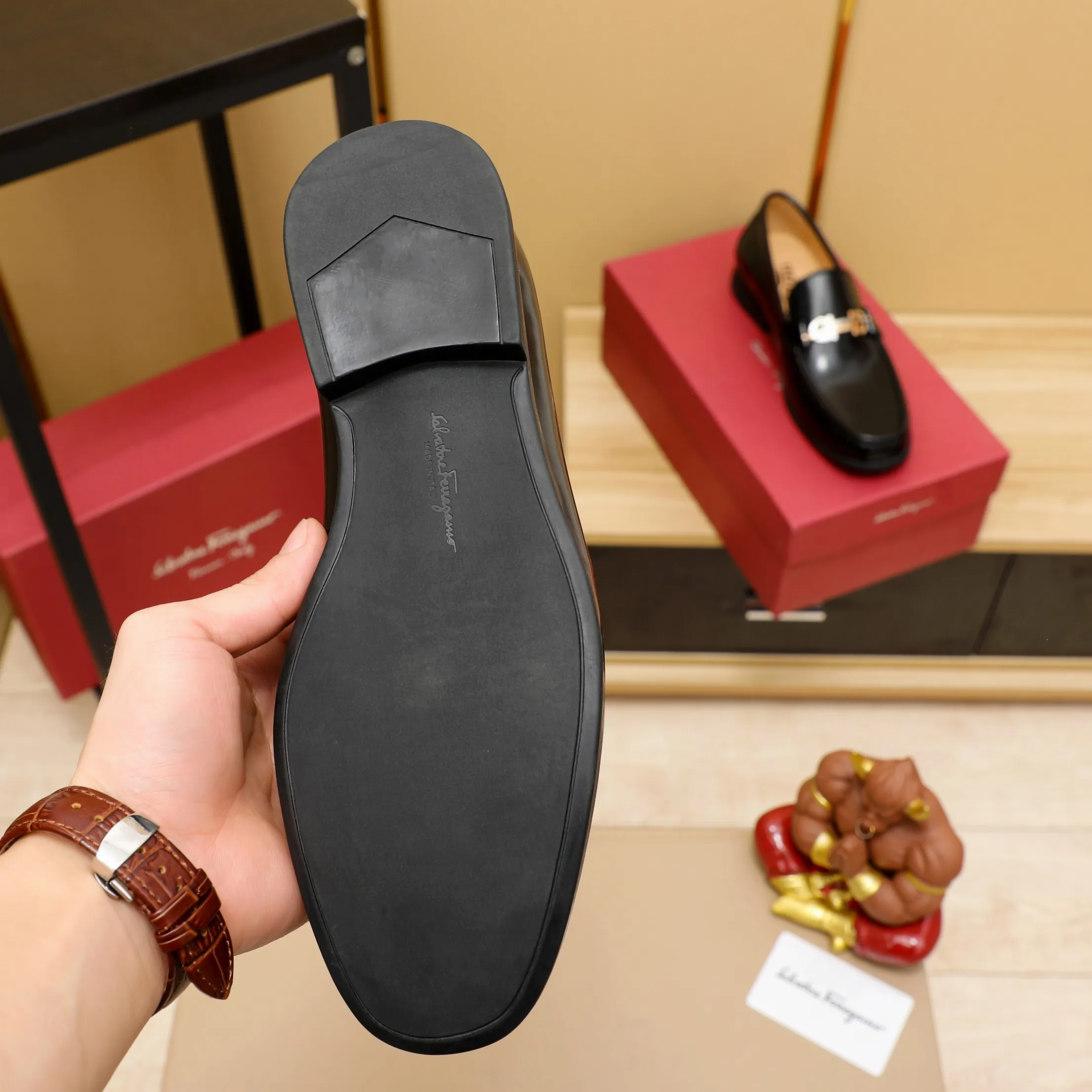 Men's clothing and shoes 💰460 🔥Ferragamo's new men's casual slip-on shoes🇨🇳Official website original 1:1 mold opening, original quality💯Fine workmanship, high-end luxury☘The upper is made of imported Italian first-layer cowhide🌴Luxury🐂leather lining🍓Rubber wear-resistant and non-slip outsole, breathable and comfortable to wear🍍The first choice for high-end men, black, size 38-45